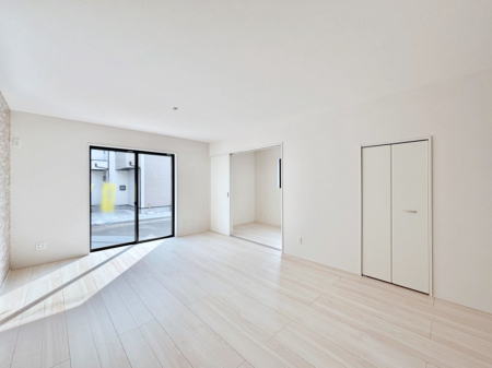 ���r���O ���邢�z���������A�����̕��͋C�ɖ�������郊�r���O�E�_�C�j���O�B 