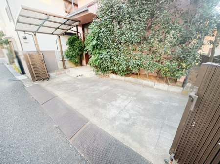  �ڂ̑O�����ԏꂾ�ƉJ�̓�����ʂɂ������������������֗��ł���