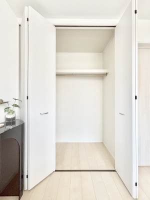 ���[ �m���̃N���[�[�b�g�B���s��������̂Ō���̈ߗނ�����������܂�܂��B