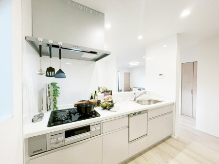 �L�b�`�� ���������Ȃ��炲�Ƒ��Ƃ̉�b���y���߂�ΖʃJ�E���^�[�L�b�`��