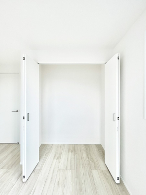 ���[ �m���̃N���[�[�b�g�B���s��������̂Ō���̈ߗނ�����������܂�܂��B