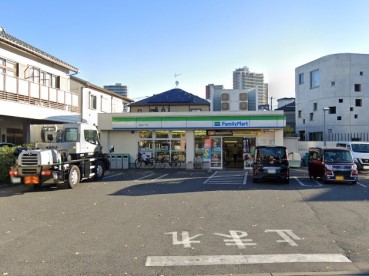 ���ӊ� �R���r�j 300m �t�@�~���[�}�[�g �������񒚖ړX