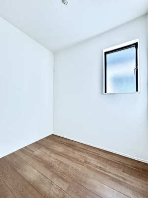 ���[ 2�K2.5���̔[�ˁB���[�����ł͂Ȃ����[�N�X�y�[�X�Ƃ��Ă������p���������܂��B