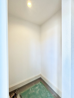 ���[ �V���[�Y�C���N���[�N�t���I�J���x�r�[�J�[���u���܂��B 