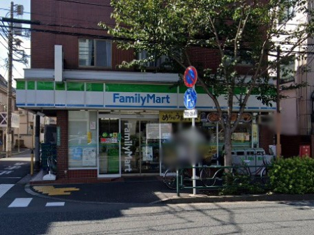 ���ӊ� �R���r�j 300m �t�@�~���[�}�[�g ���쏼���u�X