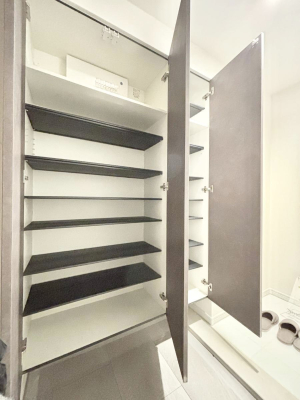 ���̑����� �����Ղ���[�ł���V���[�Y�{�b�N�X�ŉƑ��S���̌C���A���ւ�������B  