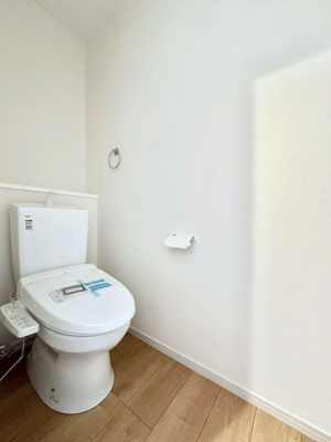 �g�C�� �g�C����1�K��2�K���ꂼ��ɔz�u����Ă��ĂƂĂ��֗��ł��B 