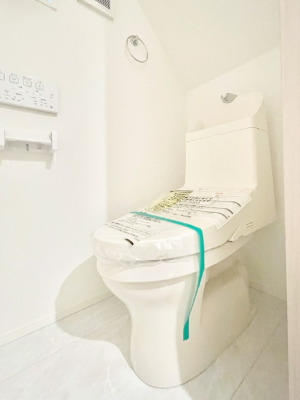 �g�C�� �g�C���͈��S�̂Q�ӏ��I���̃o�^�o�^������S�ł��B 