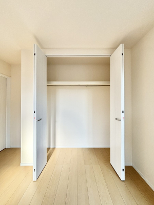 ���[ �m���̃N���[�[�b�g�B���s��������̂Ō���̈ߗނ�����������܂�܂��B