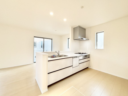 �L�b�`�� �u�₩�ȕ����ʂ蔲����L�b�`���B��������̂Ŗ��邭���C�ɂ��𗧂��܂��B