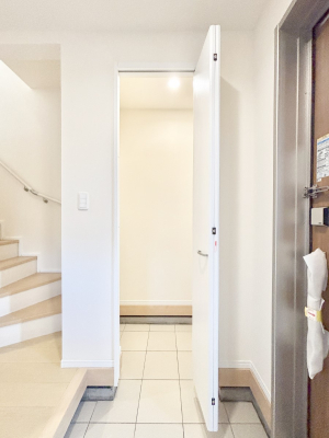 ���[ �����Ղ�̎��[�X�y�[�X�ŉ��K�ɕ�点���� 