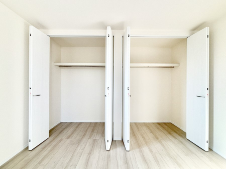 ���[ �m���̃N���[�[�b�g�B���s��������̂Ō���̈ߗނ�����������܂�܂��B