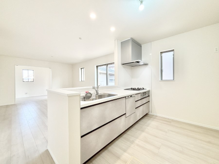 �L�b�`�� �u�₩�ȕ����ʂ蔲����L�b�`���B��������̂Ŗ��邭���C�ɂ��𗧂��܂��B