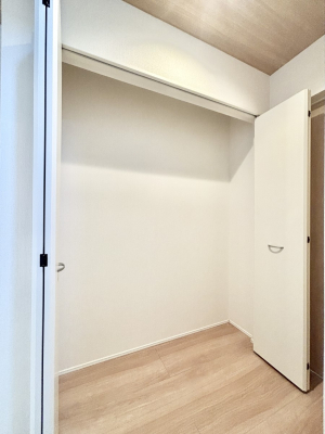 ���[ 1�K�L�����[�ɂ͑|���p�i����p�i�̃X�g�b�N�Ȃǂ����[�ł��܂��B