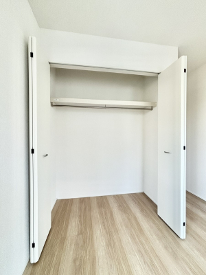 ���[ �m���̃N���[�[�b�g�B���s��������̂Ō���̈ߗނ�����������܂�܂��B