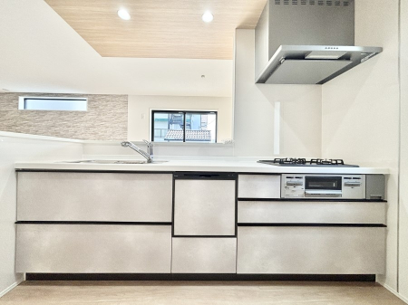 �L�b�`�� ���r���O�ŗV�Ԃ��q�l�������Ȃ��炨�������ł���ΖʃL�b�`��