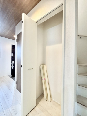 ���[ 1�K�L�����[�ɂ͑|���p�i����p�i�̃X�g�b�N�Ȃǂ����[�ł��܂��B