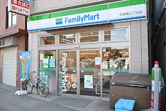 ���ӊ� �R���r�j 300m �t�@�~���[�}�[�g �������O���ړX