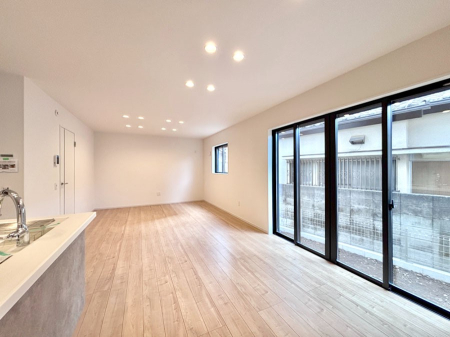 ���̑����� �傫�ȑ����炽���Ղ�̗z���ƕ����������郊�r���O  