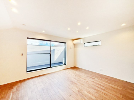 ���r���O ���邢�z���������A�����̕��͋C�ɖ�������郊�r���O�_�C�j���O 