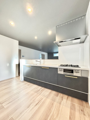 �L�b�`�� ��Ƃ肠��L�b�`���ł͂��Ƒ��Ɗy�������������ł��܂��B