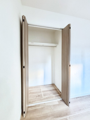 ���[ �m���̃N���[�[�b�g�B���s��������̂Ō���̈ߗނ�����������܂�܂��B