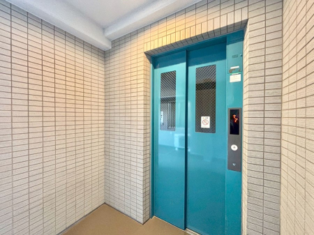 ���̑� ����̏�艺��ɕ֗��ȃG���x�[�^�[�I