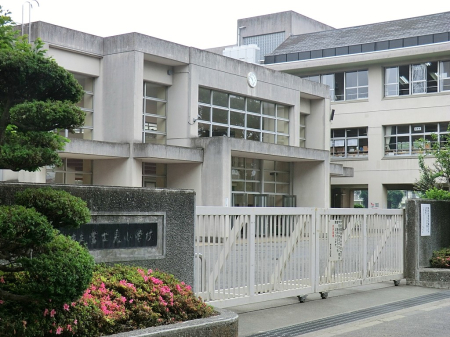 ���ӊ� ���w�Z 700m �����R�s���x�m�����w�Z