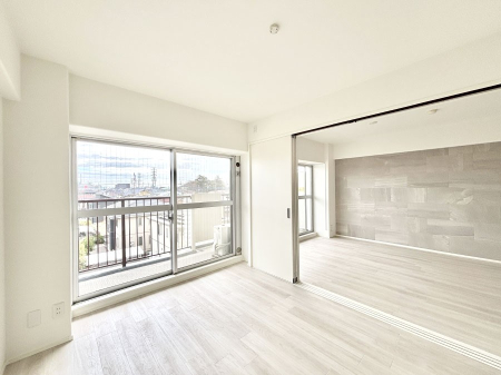 ���̑����� �o���R�j�[���J�������v���X���Ă����m��  