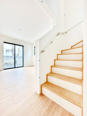 ���̑� ���Ƒ��Ԃ̃R�~���j�P�[�V�������[�܂郊�r���O�C���K�i���̗p