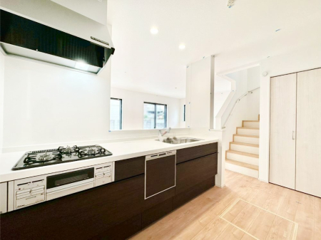 �L�b�`�� �J�E���^�[�z���ɂ��b�������Ȃ��疈���̂������������Ɗy����