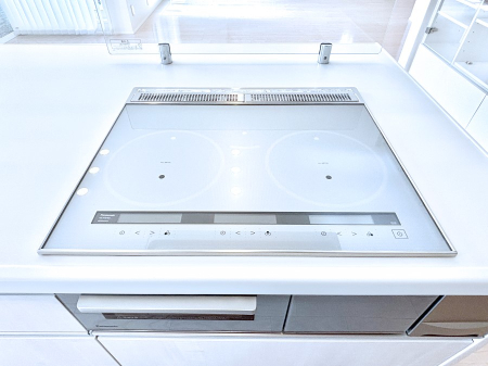 ���̑����� IH�N�b�L���O�q�[�^�[�͓V�̒����ʂ��t���b�g�Ȃ̂Œ�����̓T�b�ƈ�@�����邾���I