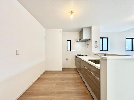 �L�b�`�� �u�₩�ȕ����ʂ蔲����L�b�`���B��������̂Ŗ��邭���C�ɂ��𗧂��܂��B