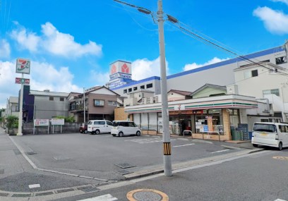 ���ӊ� �R���r�j 200m �Z�u��-�C���u�� ����؂R���ړX