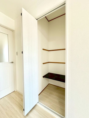 ���̑����� ���r���O���[�B�����Ɏ��[������ƕ����W�܂�LDK���X�b�L���Еt�������ł��ˁB  