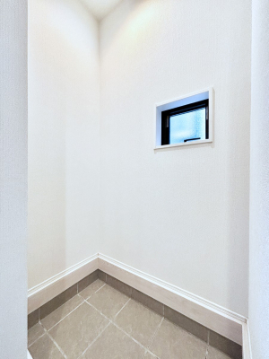 ���[ �V���[�Y�C���N���[�N�t���I�J���x�r�[�J�[���u���܂��B 