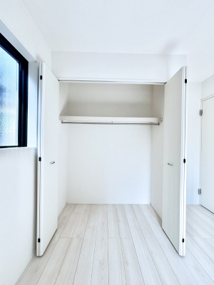 ���[ �m���̃N���[�[�b�g�B���s��������̂Ō���̈ߗނ�����������܂�܂��B