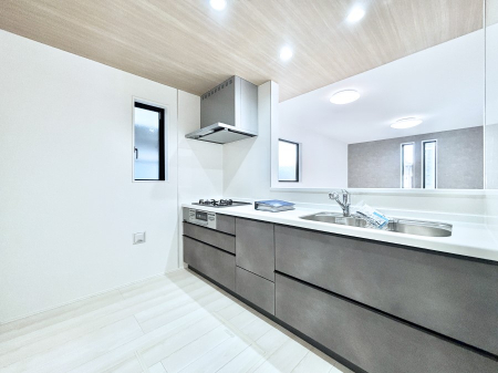 �L�b�`�� �|�b�v�A�b�v�V�䂪�f�G�ȃL�b�`���I��������̂ō̌����Ƃꊷ�C�ɂ��𗧂��܂��B