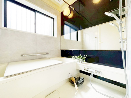 ���� ����̔�������Ă���閾�邢�������̂���o�X���[��