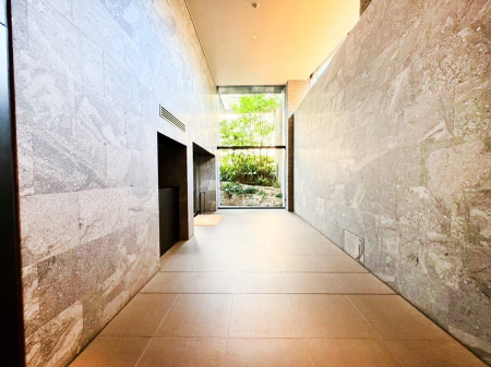 �G���g�����X �������������͋C�ō��������ӂ��Z�܂��̊�ƂȂ�G���g�����X