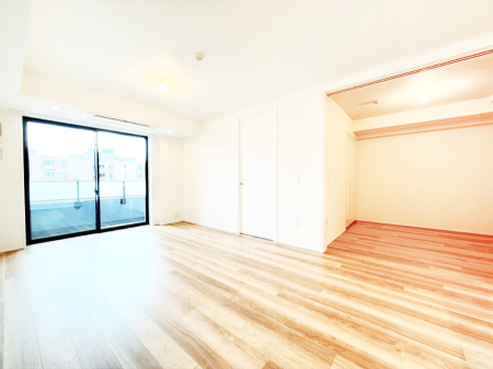 ���r���O ���邢�z���������A�����̕��͋C�ɖ�������郊�r���O�_�C�j���O 