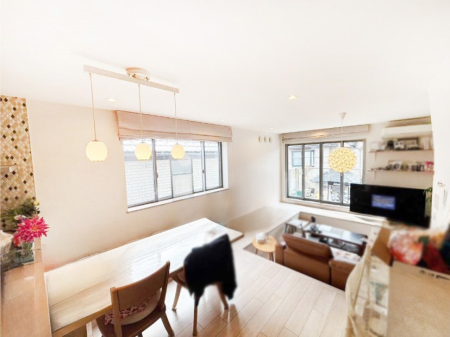 ���r���O ���Ƒ��̓��₩�Șb�����ŕ�܂�閾�邢���r���O ��CG���H��