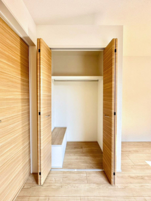 ���[ �m���̃N���[�[�b�g�B���s��������̂Ō���̈ߗނ�����������܂�܂��B