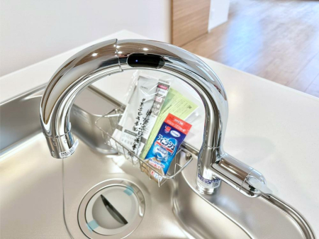 ���̑����� �Z���T�[�Ɏ�������������œf���^�~�����ł���^�b�`���X�����B�򐅊�t���B