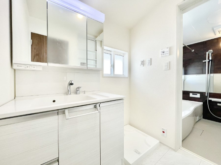 ���ʑ�E���ʏ� �������̂�����K��Ԃł��B�����̐g�x�x���C�����ǂ����g�������܂��B 