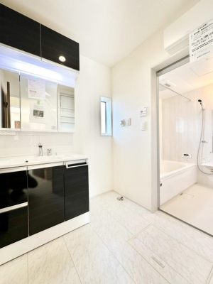 ���̑� �L�X�Ƃ�Ƃ�̂��郉���h���[�X�y�[�X�B  