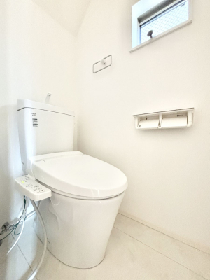 �g�C�� �g�C����1�K��2�K���ꂼ��ɔz�u����Ă��ĂƂĂ��֗��ł��B 