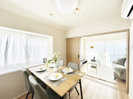 ���r���O ���Ƒ��̓��₩�Șb�����ŕ�܂�閾�邢���r���O