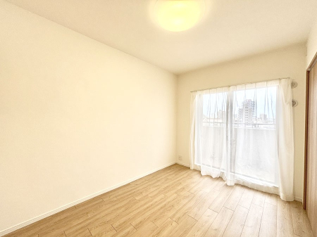 ���̑����� �o���R�j�[���J�������v���X���Ă����m��  