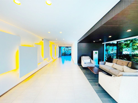 ���̑� �҂����킹�ꏊ�Ƃ��Ă��֗��ȃG���g�����X���r�[